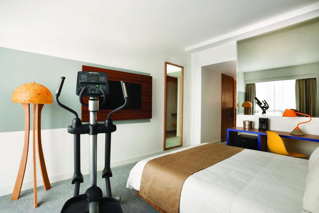 TRYP by Wyndham Mexico City World Trade Center Area - 1 Queen Bed, Fitness Room, Non-Smoking
