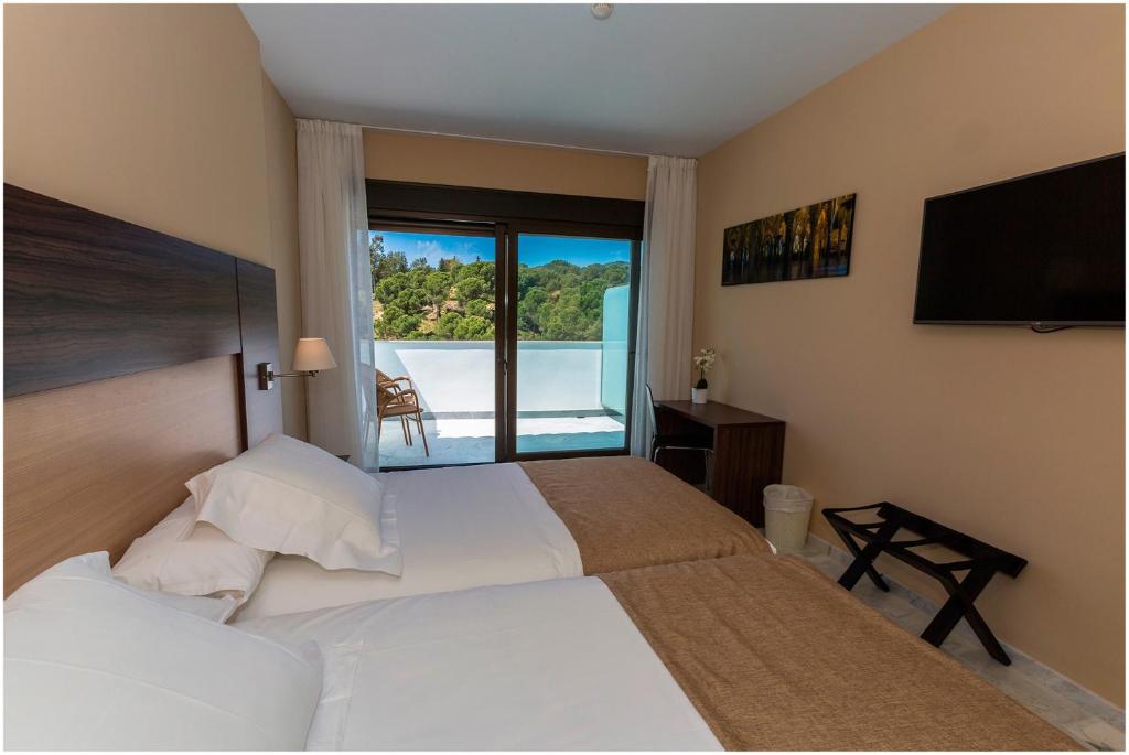 A bed or beds in a room at Hotel Finca Los Abetos