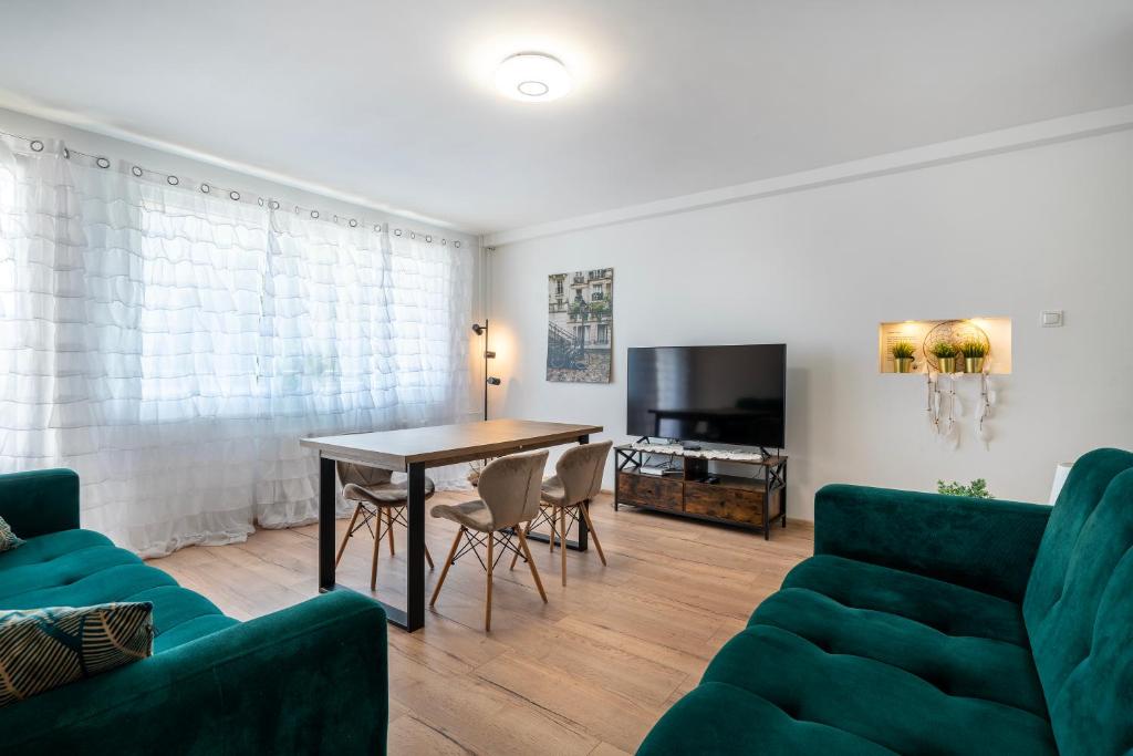 a living room with a green couch and a table at 13 Gdynia Centrum - Apartament Mieszkanie dla 5 os in Gdynia