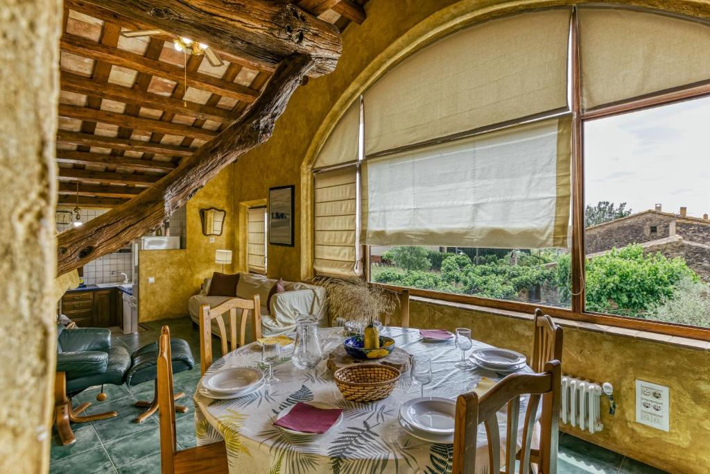 Φωτογραφία από το άλμπουμ του El Mirador Rural de Can Gat Vell σε Llampaies