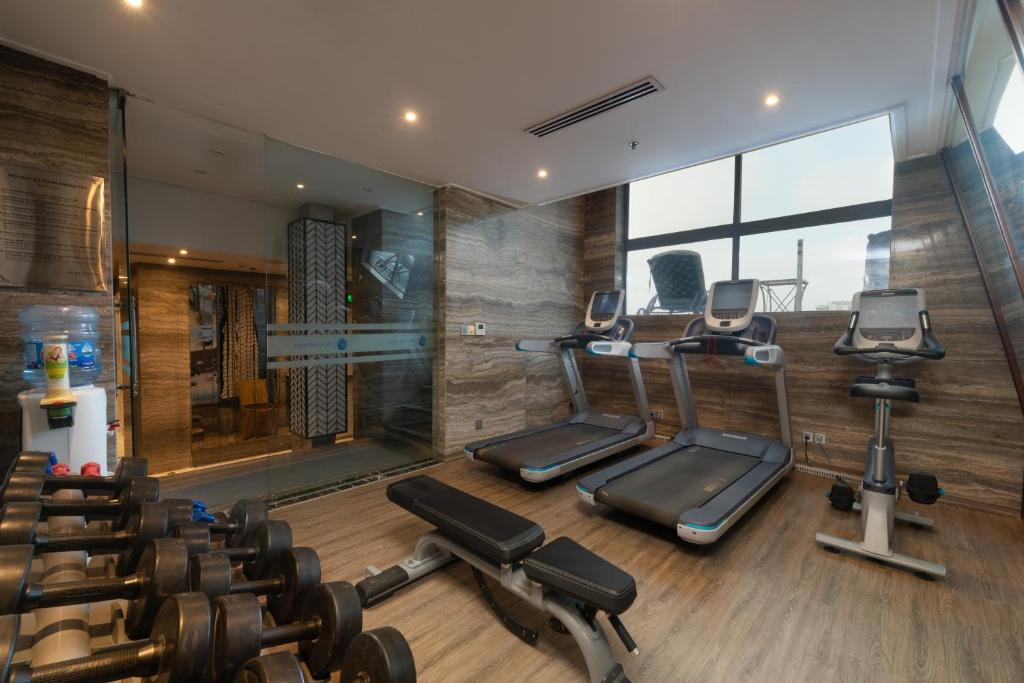Fitness centrum a/nebo fitness zařízení v ubytování The Lapis Hotel
