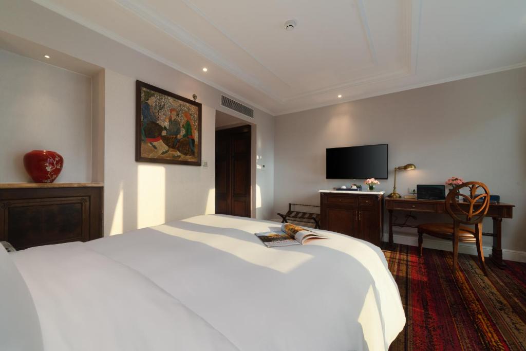 TV a/nebo společenská místnost v ubytování The Lapis Hotel
