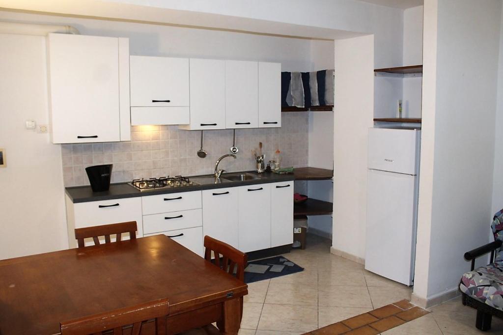 A kitchen or kitchenette at Casa Itri centro