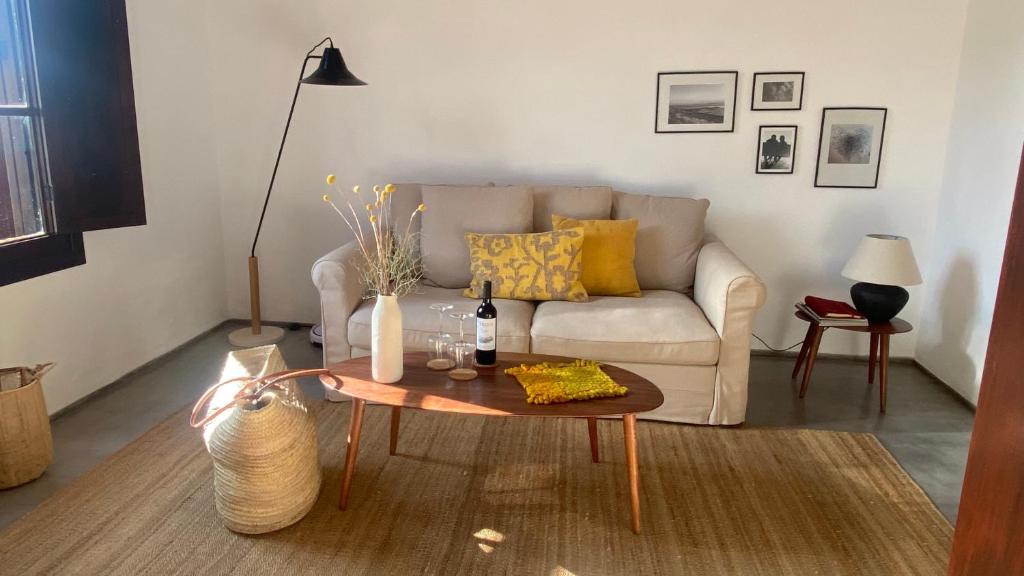 a living room with a couch and a table at Casa Moni con Vistas al Mar in Playa de Santiago