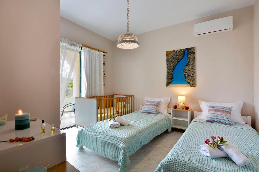 Postel nebo postele na pokoji v ubytování Ariadni Sidari Beach House