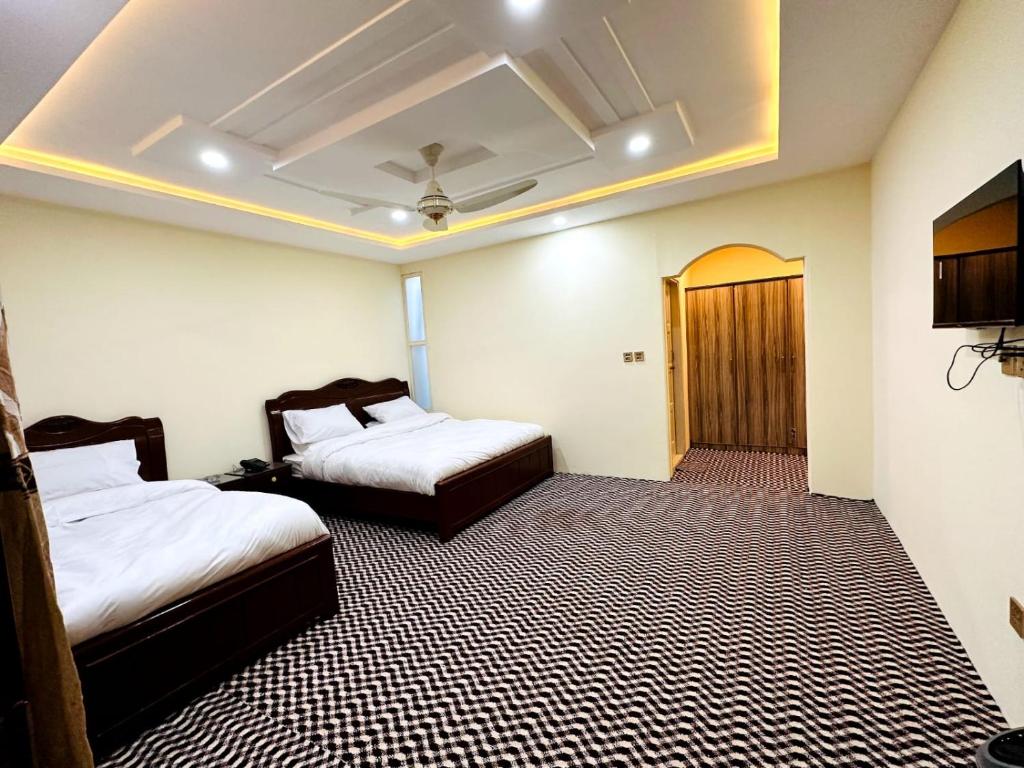 Postel nebo postele na pokoji v ubytování Desert One Hotel Skardu