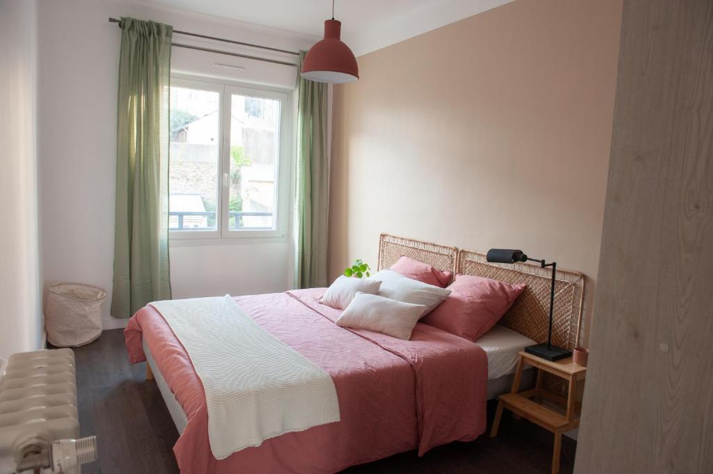 Appartement spacieux avec balcon et parking - Standaardappartement