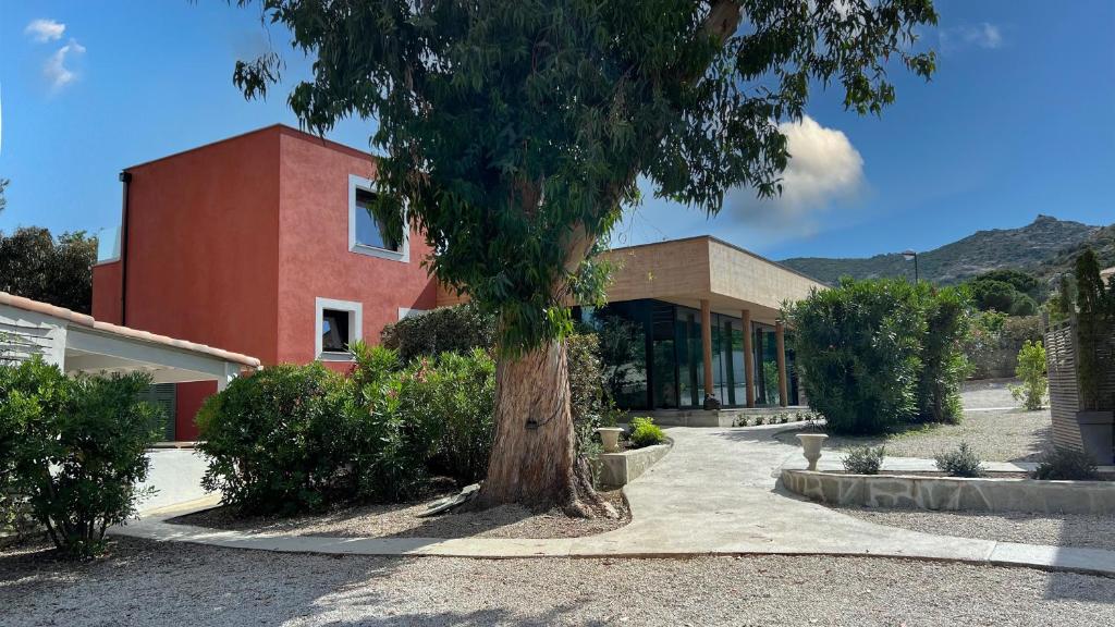 Nespecifikovaný výhled na hory nebo výhled na hory při pohledu z aparthotelu