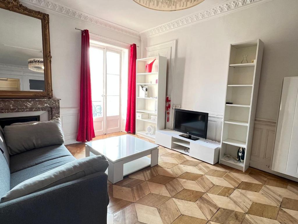 T1 moderne, cosy au centre-ville d'Aix-les-Bains, proche des thermes et commerces! - FR-1-555-33 - Apartment (2 Adults)