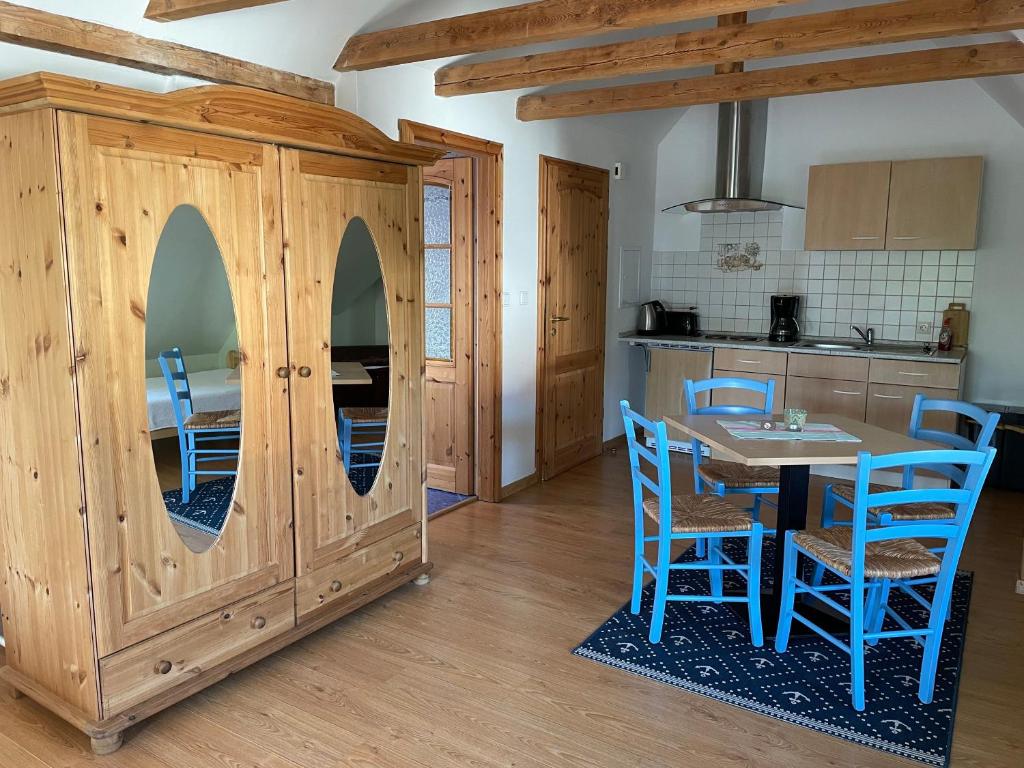 Kuchyň nebo kuchyňský kout v ubytování Ferienwohnungen am Cospudener See