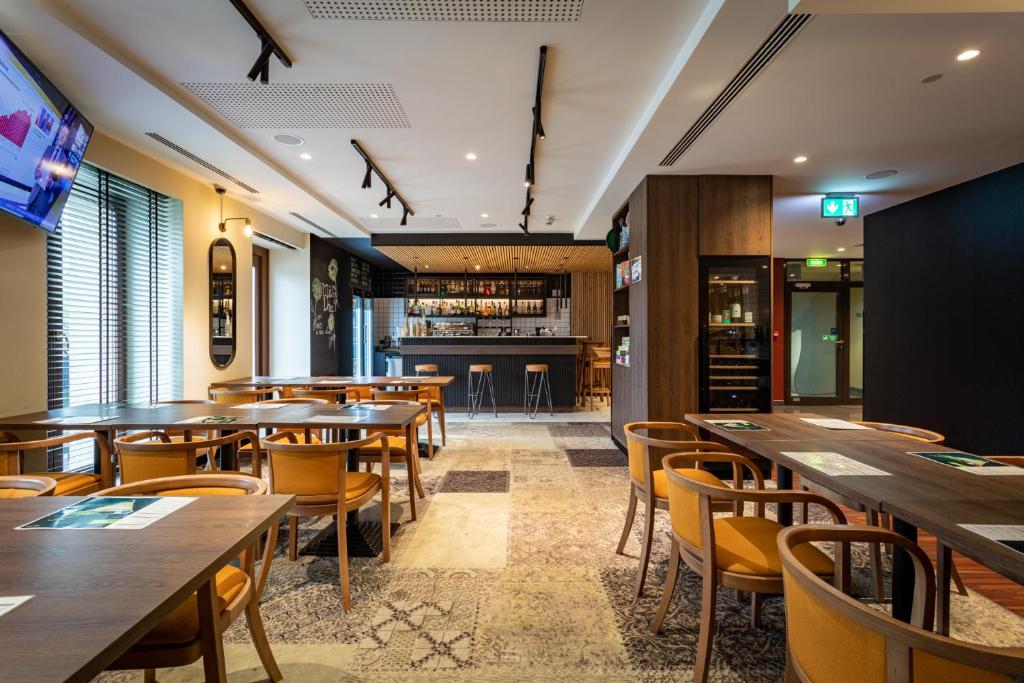 Reštaurácia alebo iné gastronomické zariadenie v ubytovaní Qubus Hotel Gdańsk