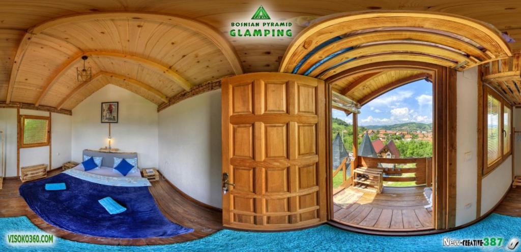Postel nebo postele na pokoji v ubytování Bosnian Pyramid Glamping