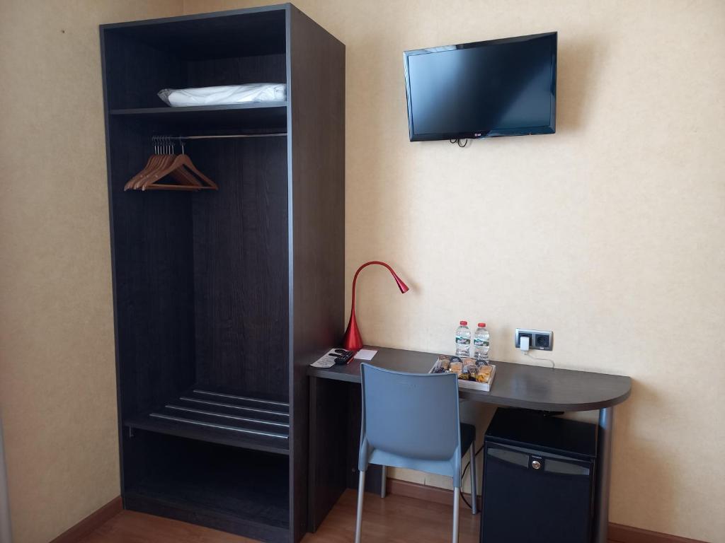 Hotel 1948 Manresa - Double Room With Private Bathroom