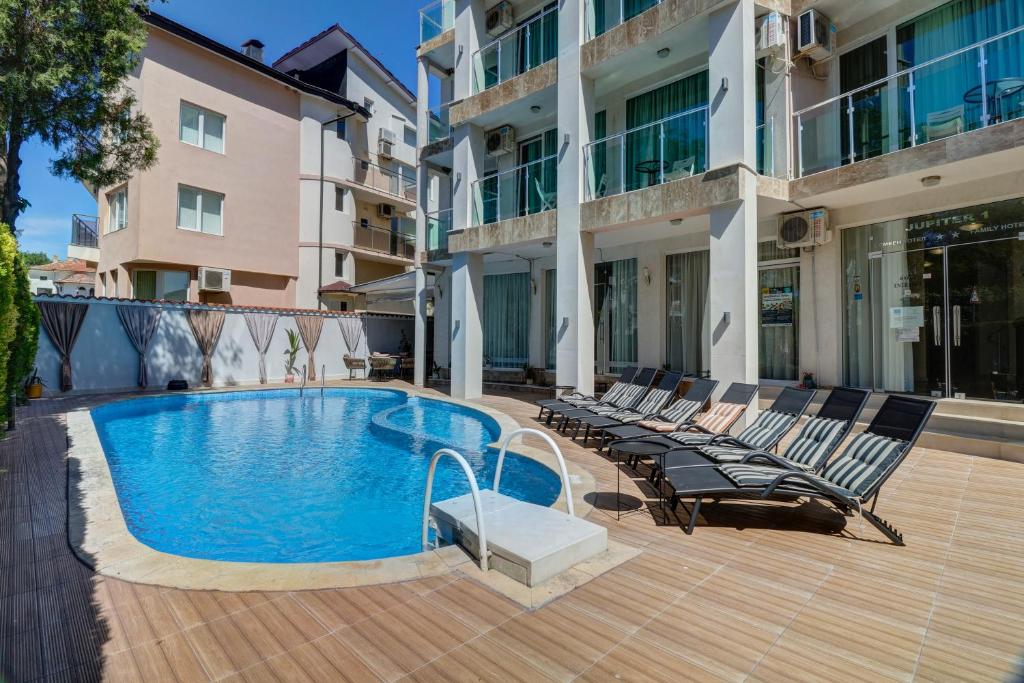 Bazén v ubytování Family Hotel Jupiter nebo v jeho okolí