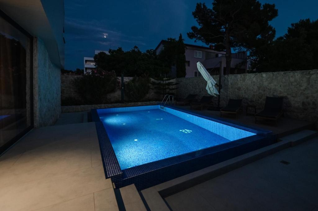 Bazén v ubytování Villa Cornea - Luxury Villa in a heart of Novalja nebo v jeho okolí