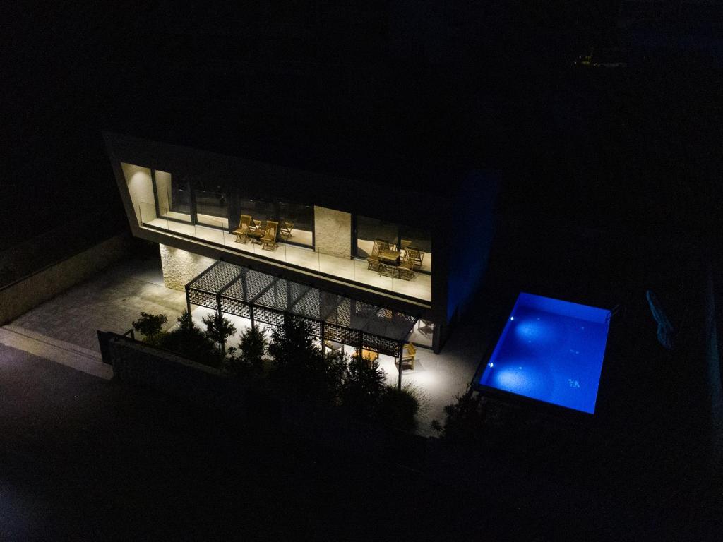 Bazén v ubytování Villa Cornea - Luxury Villa in a heart of Novalja nebo v jeho okolí