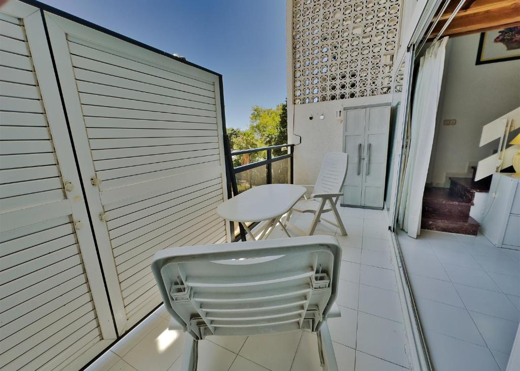 Balkón nebo terasa v ubytování Skol 212. Two Bedrooms Duplex in Marbella Centre on the Beachfront.