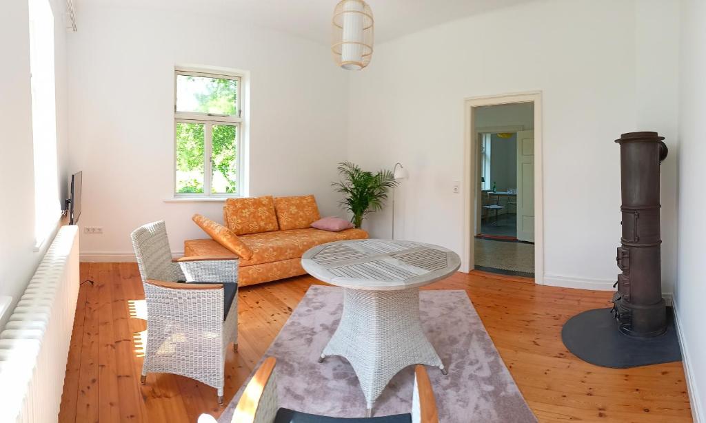 a living room with a table and chairs at Norby Garden Westwärts in Rieseby
