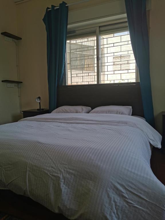 Postel nebo postele na pokoji v ubytování Ramallah Hostel