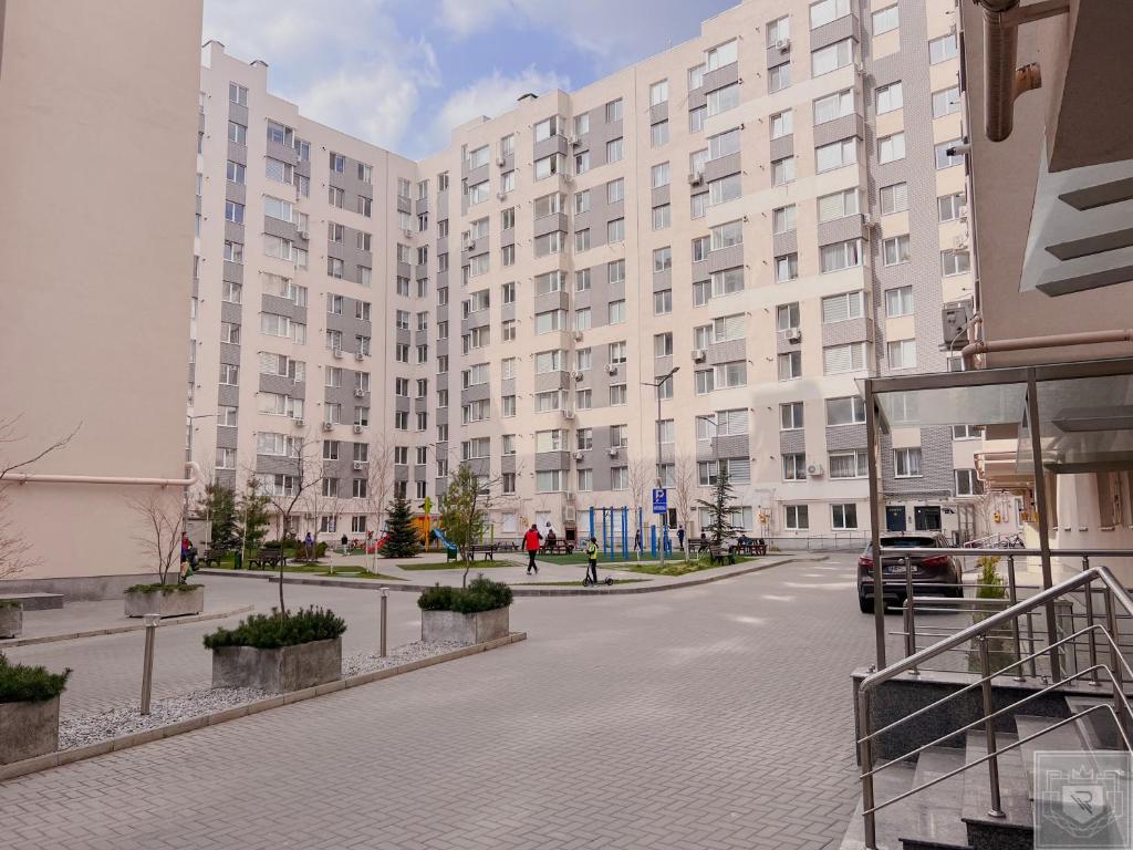 an empty street in front of a large building at RentHouse Apartments Premium Living in Chişinău