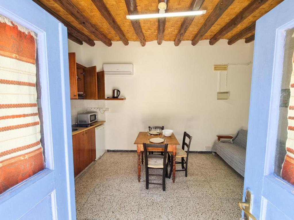 Kuchyň nebo kuchyňský kout v ubytování Athena's Pool Oasis