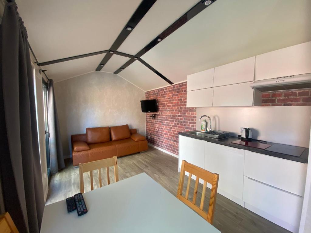 Kuchyňa alebo kuchynka v ubytovaní Domy nad morzem - Chata Pirata- Tiny House