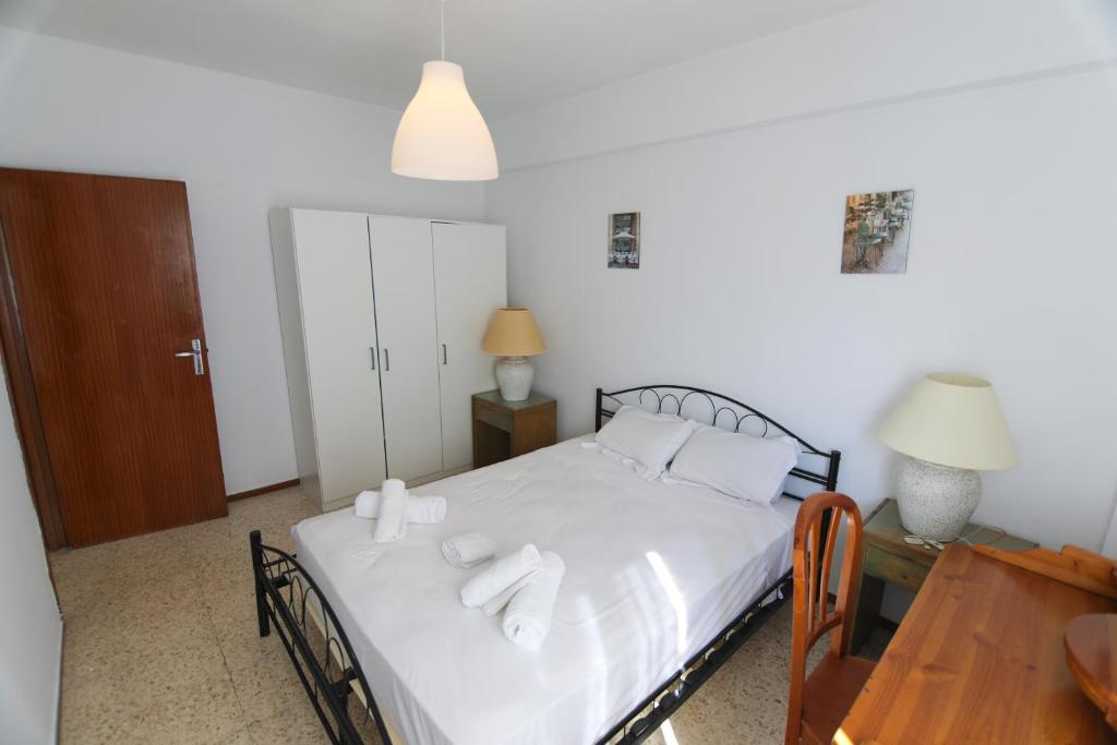 Zdjęcie z galerii obiektu RentalSevilla Apartamento luminoso con 3 dormitorios w Sewilli