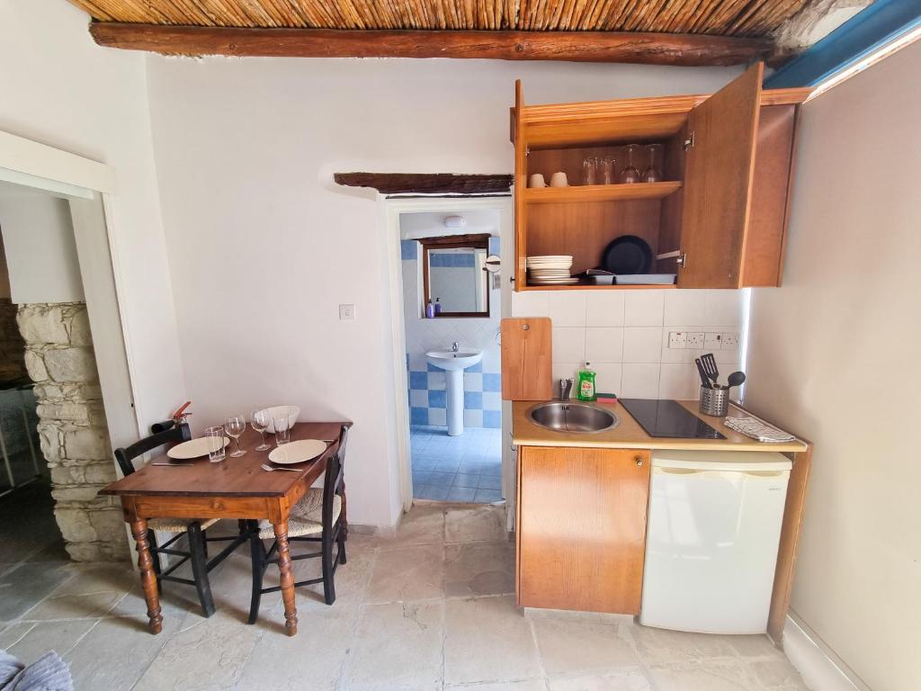Kuchyň nebo kuchyňský kout v ubytování Athena's Pool Oasis