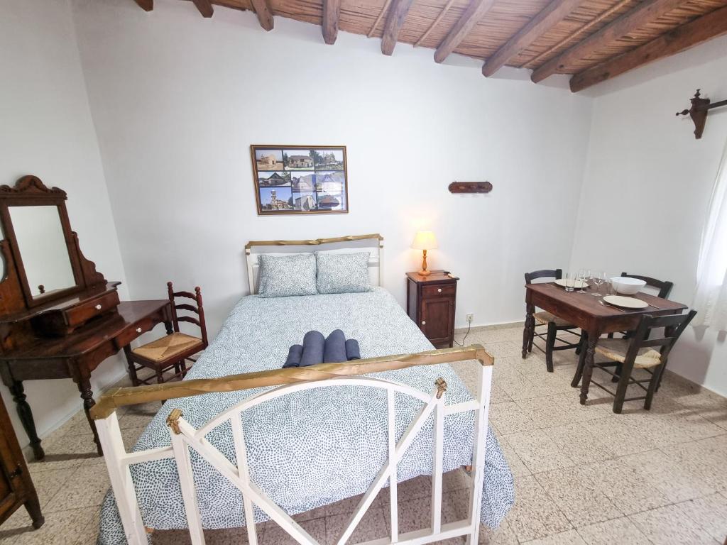 Postel nebo postele na pokoji v ubytování Athena's Pool Oasis