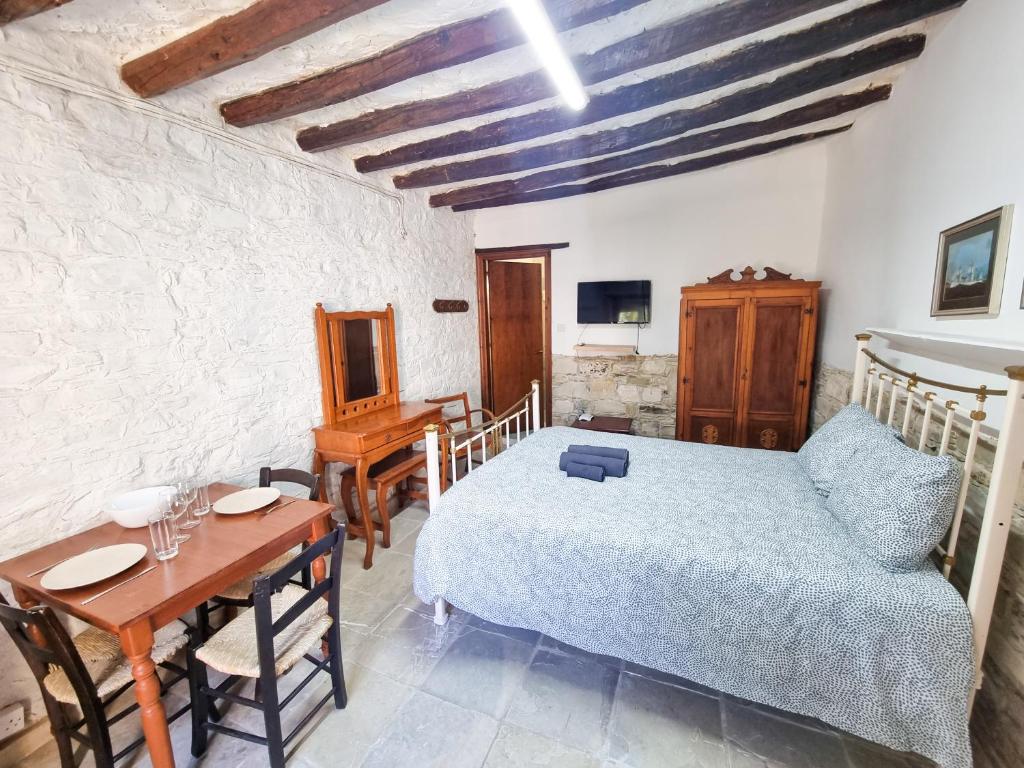 Postel nebo postele na pokoji v ubytování Athena's Pool Oasis