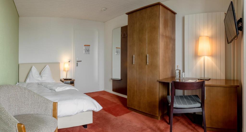 Postel nebo postele na pokoji v ubytování Pension Arosa - Self Check-In