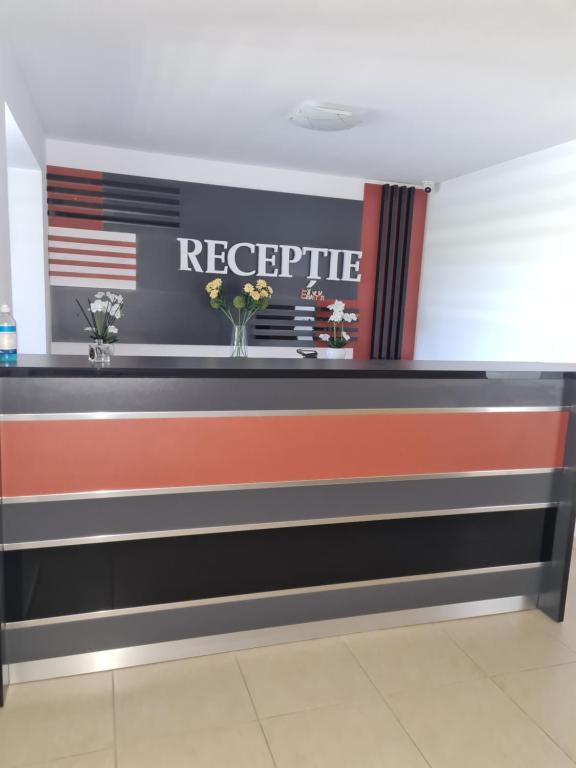 a lobby with a reception counter with an american flag at THE GREENHOUSE 