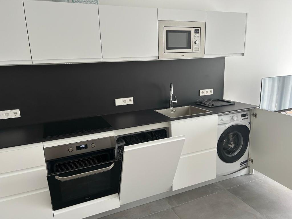 Kuchyňa alebo kuchynka v ubytovaní El Centre, 3 habitacions, 2 banys i cuina