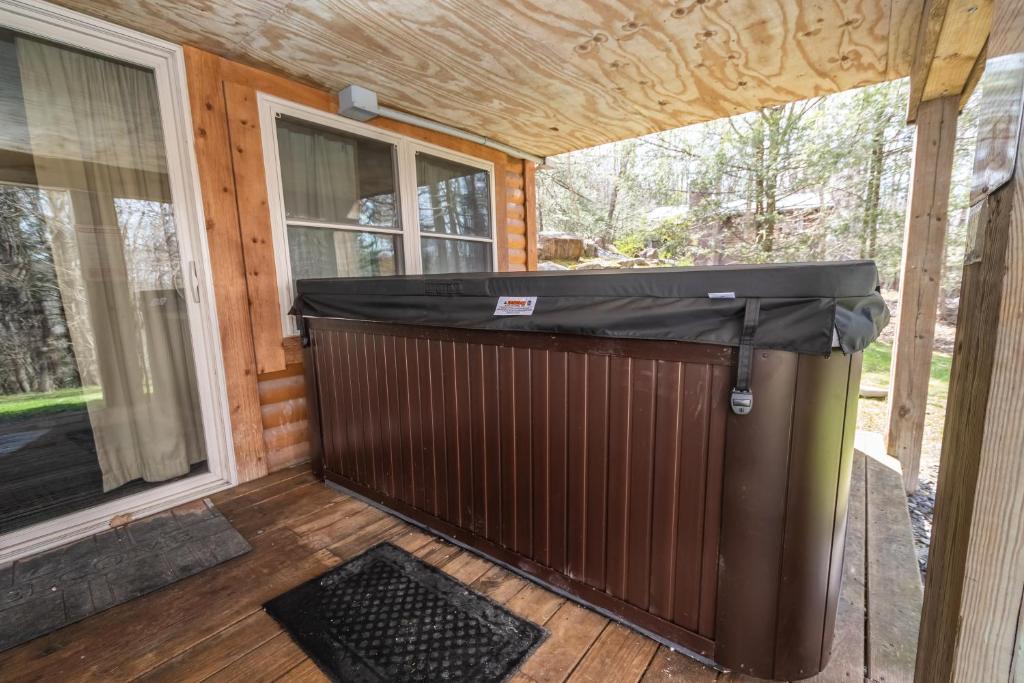 Happy Trails - Three-Bedroom House