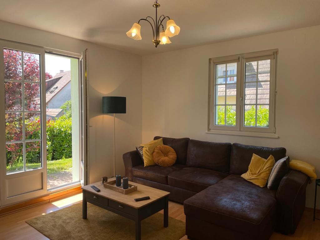 a living room with a couch and a coffee table at Gîte Au nid de cigognes in Leutenheim