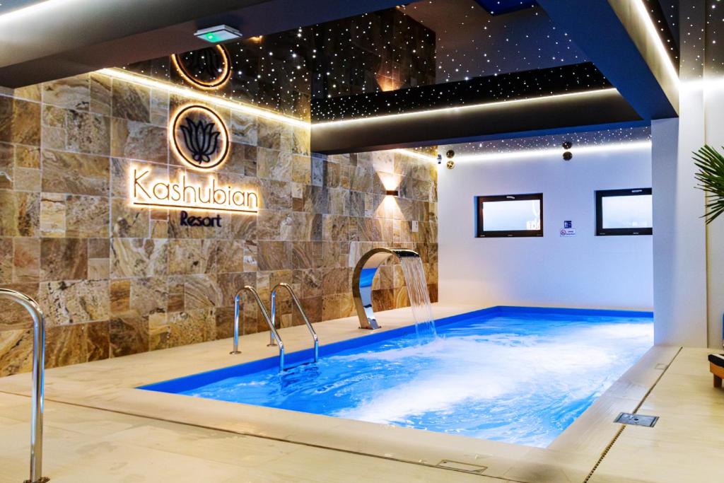 Bazén v ubytování KASHUBIAN Resort nebo v jeho okolí
