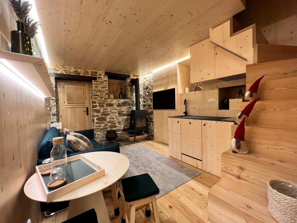 a kitchen and living room with a table in a room at Casas do Talasnal in Lousã