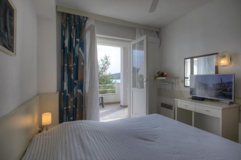TV a/nebo společenská místnost v ubytování Gina Bed & Breakfast
