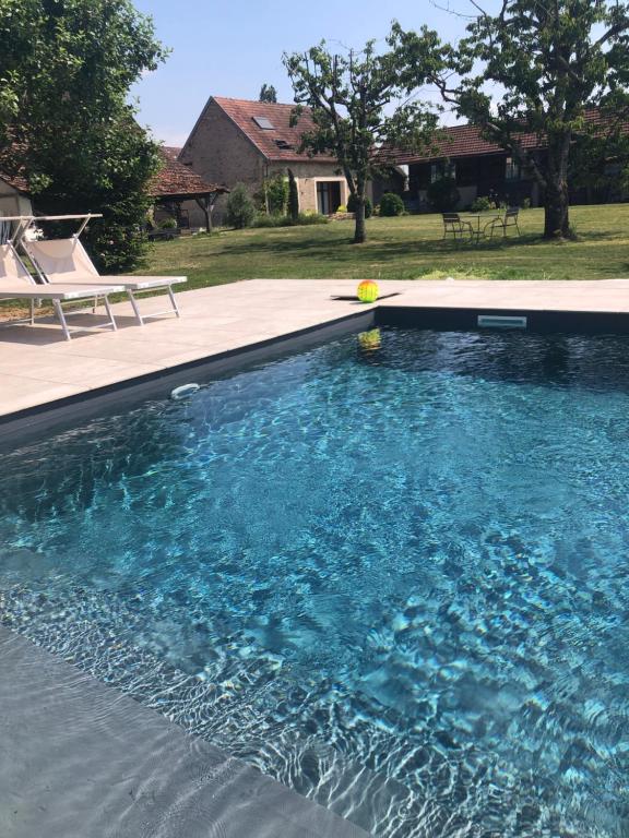 Bazén v ubytování Le Clos n°5 nebo v jeho okolí
