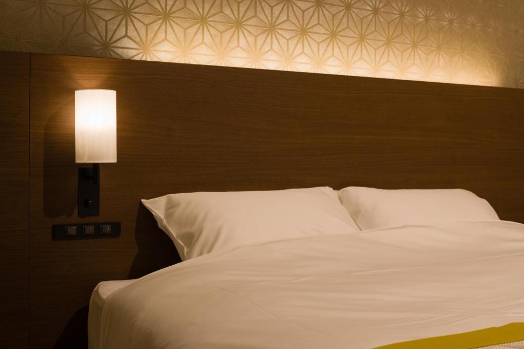Tosei Hotel Cocone Ueno房間的床