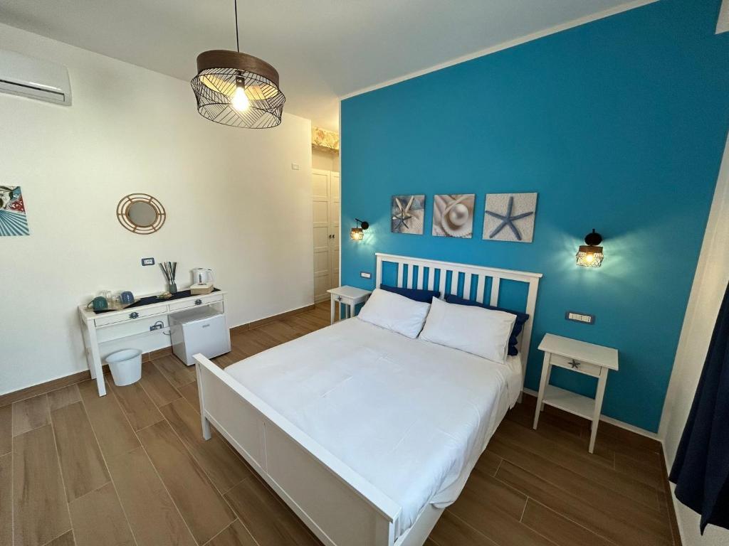Postel nebo postele na pokoji v ubytování Room On The Beach