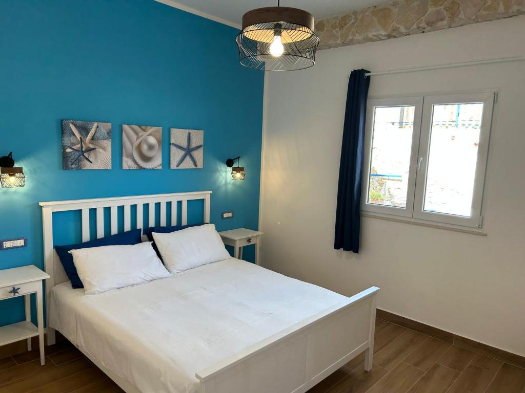 Postel nebo postele na pokoji v ubytování Room On The Beach