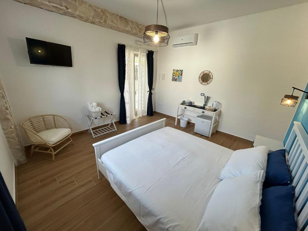 Postel nebo postele na pokoji v ubytování Room On The Beach