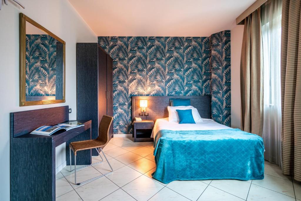 Postel nebo postele na pokoji v ubytování Hotel Parisi