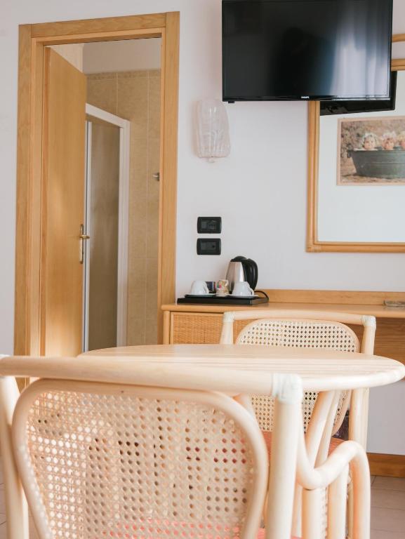 TV a/nebo společenská místnost v ubytování Hotel Bristol