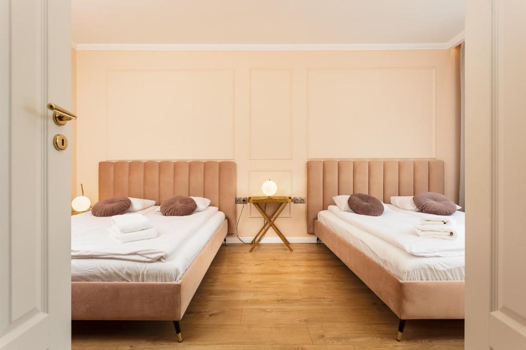 מיטה או מיטות בחדר ב-Polka Apartment
