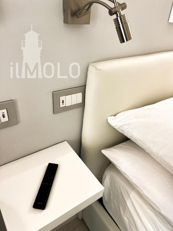 Łóżko lub łóżka w pokoju w obiekcie Il Molo