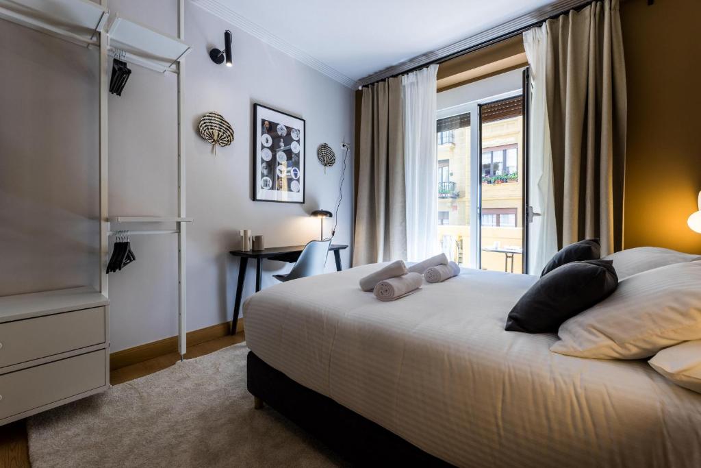 Posteľ alebo postele v izbe v ubytovaní ONDARRA by SWEET HOME SAN SEBASTIAN
