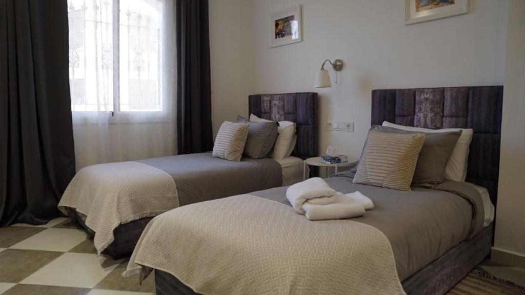 Кровать или кровати в номере riad casa bahia asilah