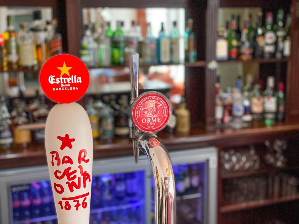 The Broadway Hotel - Resim 10